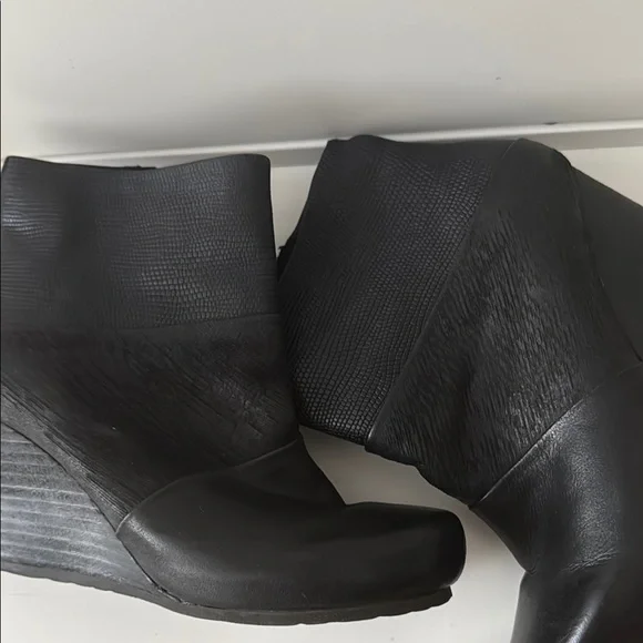 OTBT Black Leather Booties - Picture 2 of 6